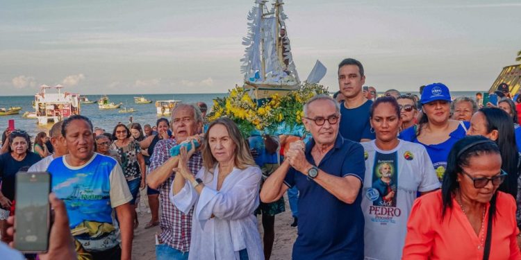 Prefeito da Capital destaca tradição centenária da Festa de São Pedro, durante barqueata que reuniu centenas de fiéis católicos