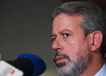 Lira cria comissão especial para analisar PEC das Drogas