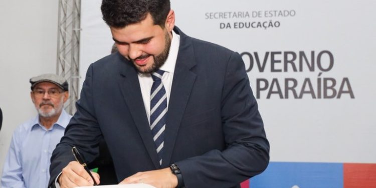 Wilson Filho é empossado como Secretário de Educação da Paraíba
