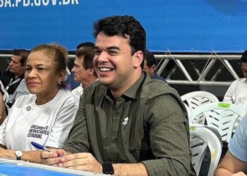 João Azevêdo nomeia novos secretários de Saúde e de Turismo; saiba quem são