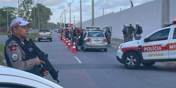 Fiscalizações de trânsito já resultaram em 70 armas de fogo apreendidas pela PM em 2024