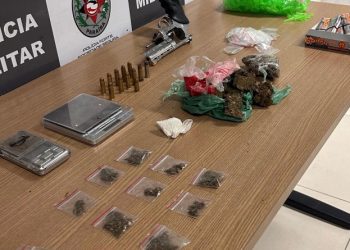 Polícia Militar prende suspeito por tráfico de drogas e porte ilegal de arma na Capital