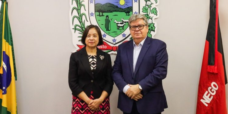 João Azevêdo apresenta potencialidades e trata de parcerias com a cônsul da China no Nordeste