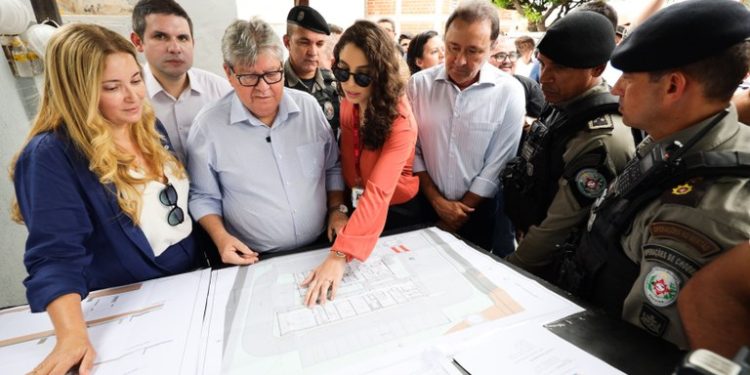 João Azevêdo inaugura creche e autoriza início da construção do 3º Batalhão da Polícia Militar em Patos