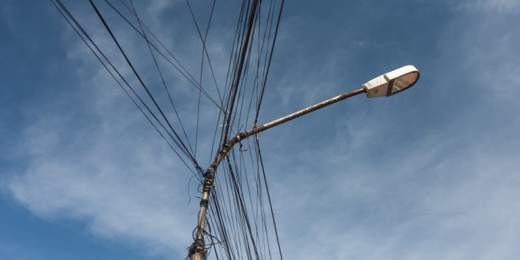Lei da Paraíba obriga concessionárias a removerem e descartar cabeamento inativado