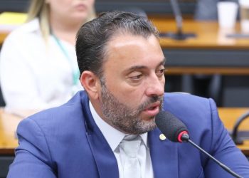 Governo sanciona novo programa para indústria automotiva e taxação de pequenas compras no exterior