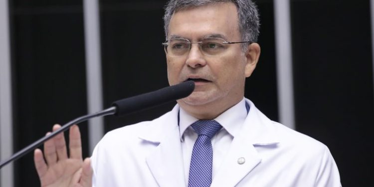 Comissão aprova proposta para escola adotar medidas contra erotização precoce