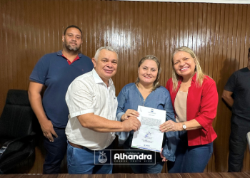 Prefeito de Alhandra assina ordens de serviços para Construção da Cozinha Comunitária e do Cemitério Municipal