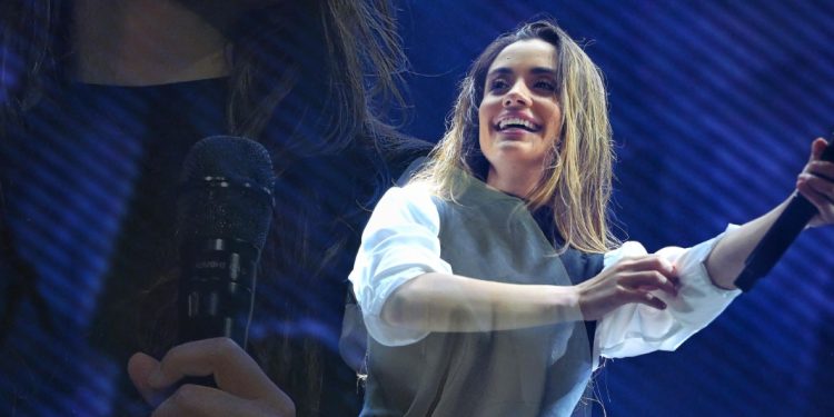 Última terça-feira de shows religiosos no Parque do Povo foi marcada por muita fé e celebração