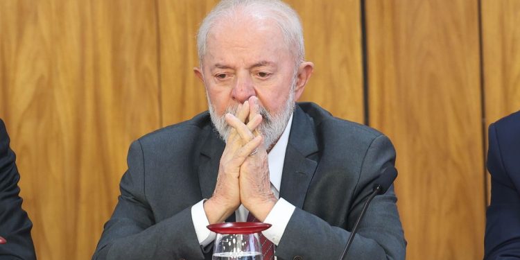 Lula lamenta manutenção da taxa básica de juros