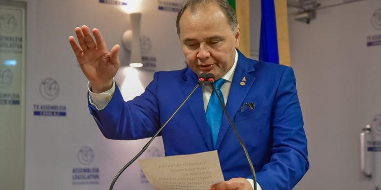 Assembleia Legislativa da Paraíba empossa o deputado Manoel Ludgério