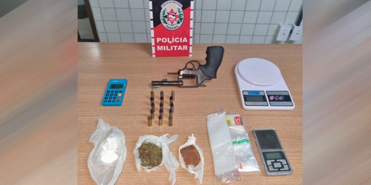 Polícia Militar apreende adolescente por tráfico de drogas na Capital