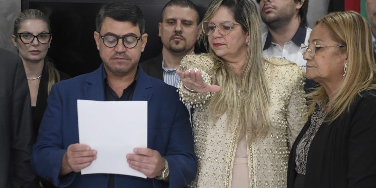 Raíssa Lacerda toma posse na CMJP em vaga deixada pelo vereador Professor Gabriel