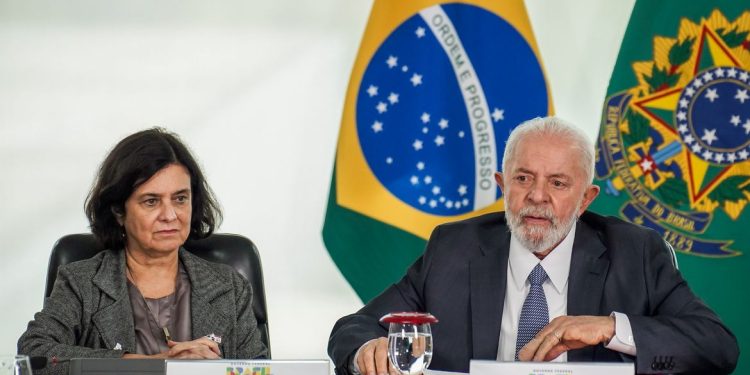 Lei sobre cuidado de pessoas com Alzheimer é sancionada