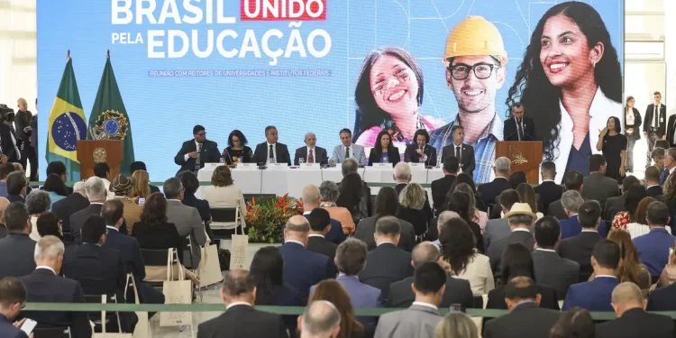 Governo Federal anuncia R$ 5,5 bi para obras e novos campi universitários