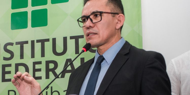 Roberto Souza pede exoneração da Secretaria de Educação da Paraíba