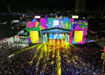 Público poderá entrar com banco de plástico e guarda-chuva em show do Padre Fábio de Melo no Parque do Povo