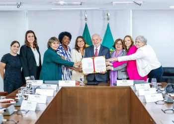 Lula sanciona lei que fortalece o combate integrado à violência doméstica e familiar contra a mulher