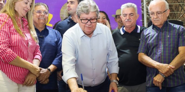 João Azevêdo anuncia investimentos de mais de R$ 55 milhões e encerra ciclo de audiências do Orçamento Democrático em João Pessoa