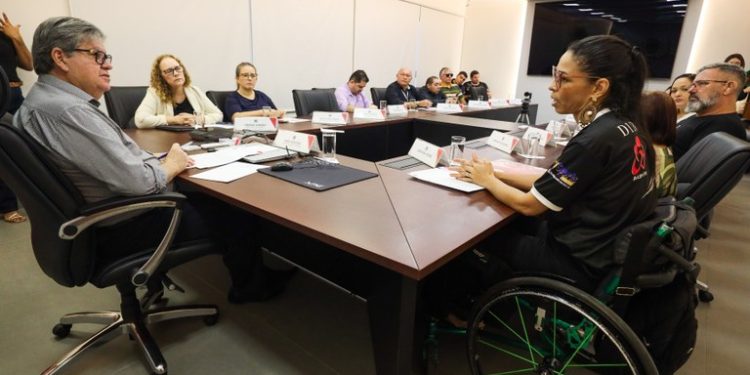 João Azevêdo recebe representantes de Fórum e discute fortalecimento das políticas públicas voltadas para a pessoa com deficiência