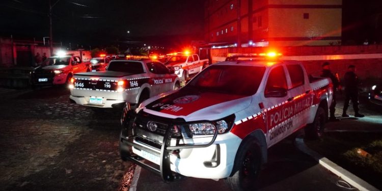 Apenado que quebrou regime e acusado de tráfico que já havia sido apreendido com arma de fogo são novamente presos pela PM