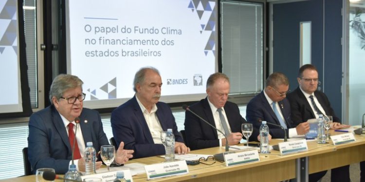 João Azevêdo participa de evento do BNDES e defende criação de fundo para a caatinga