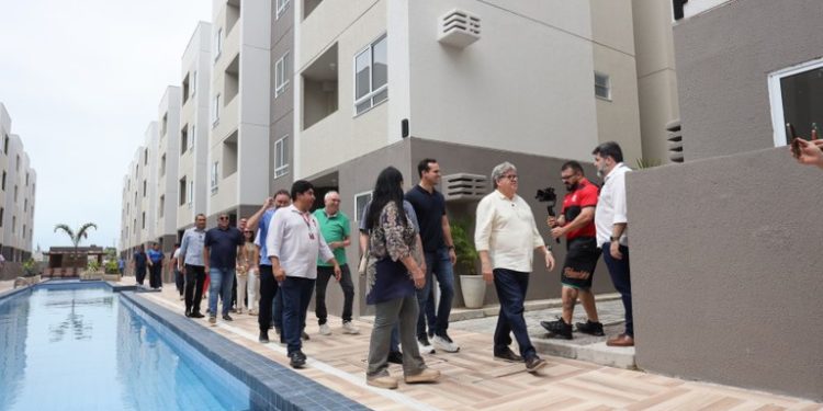 João Azevêdo entrega unidades habitacionais com amplas áreas de lazer e infraestrutura e garante moradia digna a 320 famílias de João Pessoa