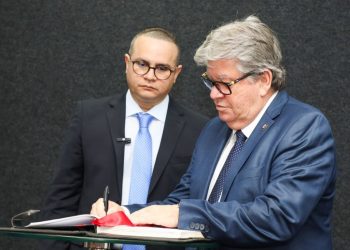 João Azevêdo empossa novo procurador-geral do Estado