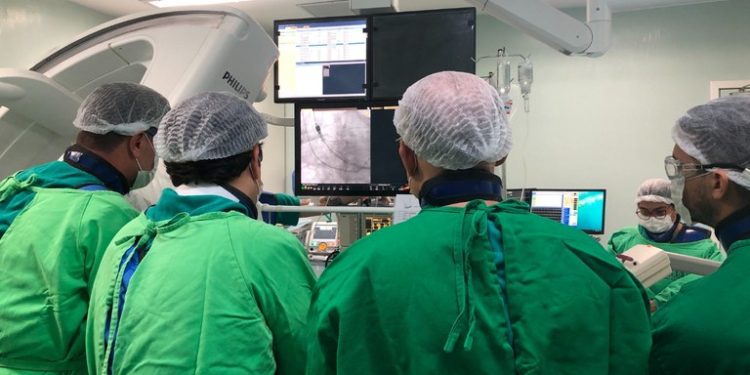Hemodinâmica do Hospital Metropolitano realiza primeiro implante transcateter de válvula aórtica de 2024