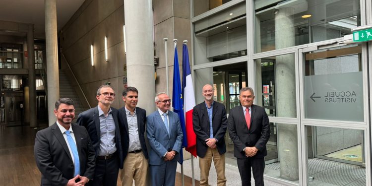 Agência Francesa: Cícero e Dinho assinam termo para empréstimo de 55 milhões de euros