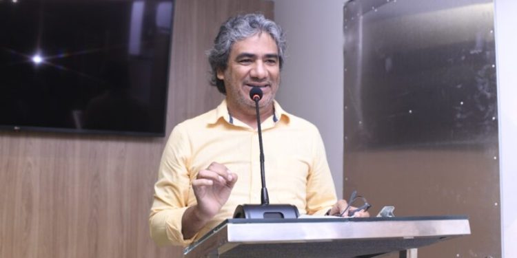 Celso Batista critica aliança PSOL-PT e plenária de Tárcio Teixeira com Cartaxo: “Desrespeito”