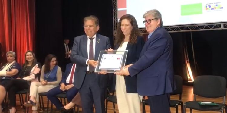 ALPB concede título de cidadania paraibana a ministra Esther Dweck