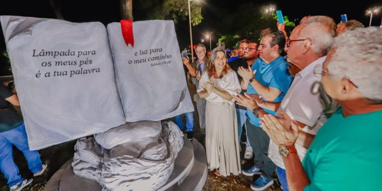 Prefeito da Capital inaugura Monumento à Bíblia e ressalta importância para a fé cristã