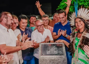 Cícero Lucena entrega Praça da Índia e projeta pavimentação de todas as ruas do Cuiá