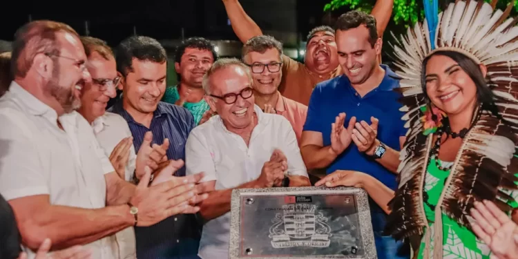 Cícero Lucena entrega Praça da Índia e projeta pavimentação de todas as ruas do Cuiá