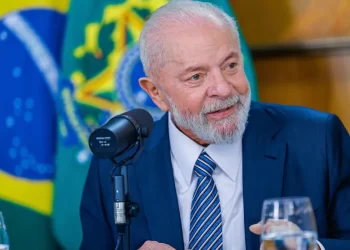 Aprovação de Lula sobe quatro pontos e chega a 54%; desaprovação cai para 43%