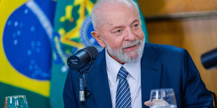 Aprovação de Lula sobe quatro pontos e chega a 54%; desaprovação cai para 43%