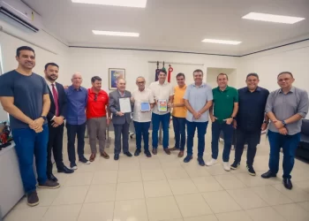 Cícero Lucena assina ordem de serviço para reforma do Centro de Atendimento aos Turistas de Tambaú
