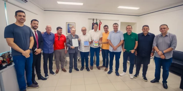 Cícero Lucena assina ordem de serviço para reforma do Centro de Atendimento aos Turistas de Tambaú