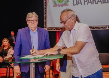Cícero Lucena assina termo que viabiliza investimentos em áreas de praia e projetos de habitação