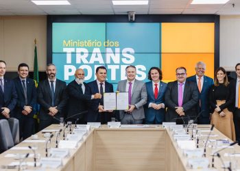 Veneziano participa de assinatura de acordo que dá início à implantação do VLT em Campina Grande