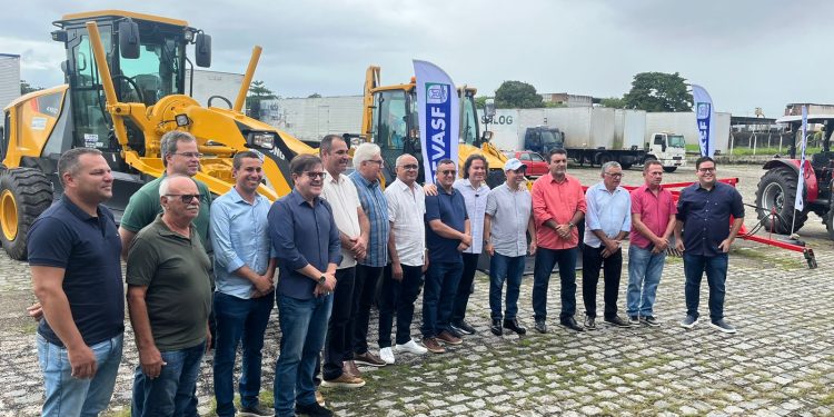 Fruto da indicação de Veneziano, prefeituras paraibanas recebem mais de R$ 2,5 milhões em máquinas agrícolas da Codevasf