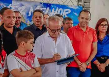 Cícero autoriza reconstrução da Escola Edme Tavares com o aumento da oferta de vagas