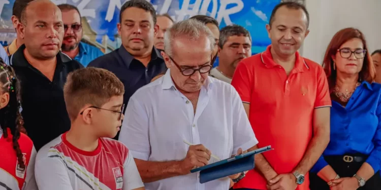 Cícero autoriza reconstrução da Escola Edme Tavares com o aumento da oferta de vagas