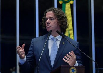 Texto-base da Reforma Tributária aprovado na Câmara inclui restituição de imposto de turistas proposta por Veneziano