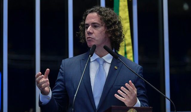 Texto-base da Reforma Tributária aprovado na Câmara inclui restituição de imposto de turistas proposta por Veneziano