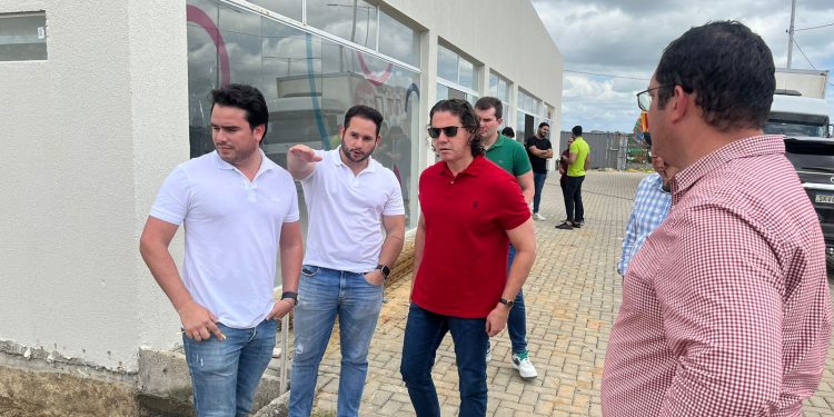 Veneziano inspeciona adequações em prédio para funcionamento do Hospital de Amor de Campina Grande, que estão avançadas