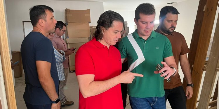 Veneziano inspeciona adequações em prédio para funcionamento do Hospital de Amor de Campina Grande, que estão avançadas