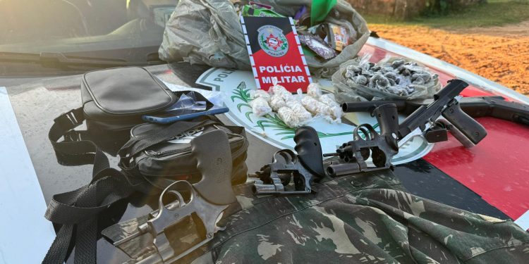 Operação com uso de motos aquáticas da Polícia Militar prende integrantes de facção em Lucena