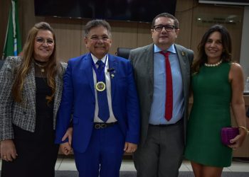 Adriano Galdino recebe Medalha de Honra ao Mérito da Câmara de Sousa